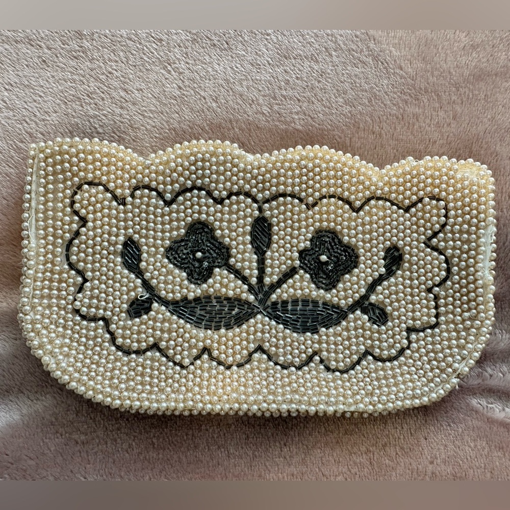 Vintage beaded hand purse